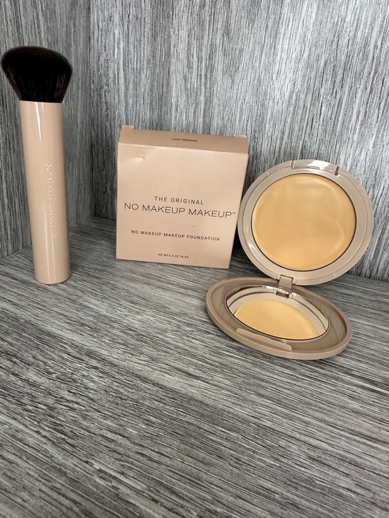 No Makeup Makeup Other - No Makeup Makeup Foundation with Brush- Light/Medium Shade